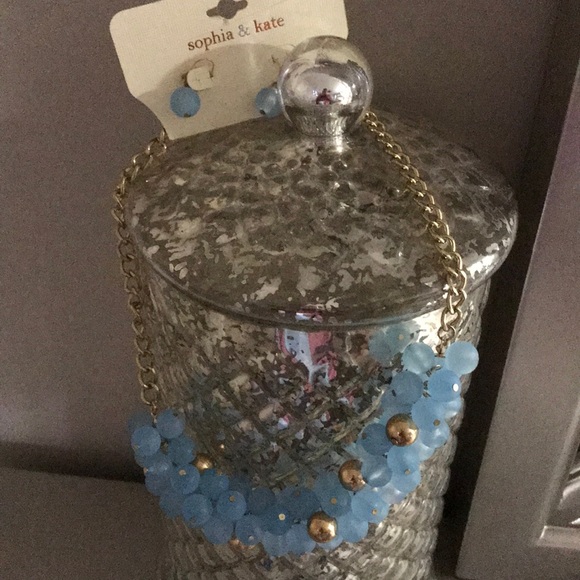 Pastel blue necklace and earrings set - Picture 2 of 3